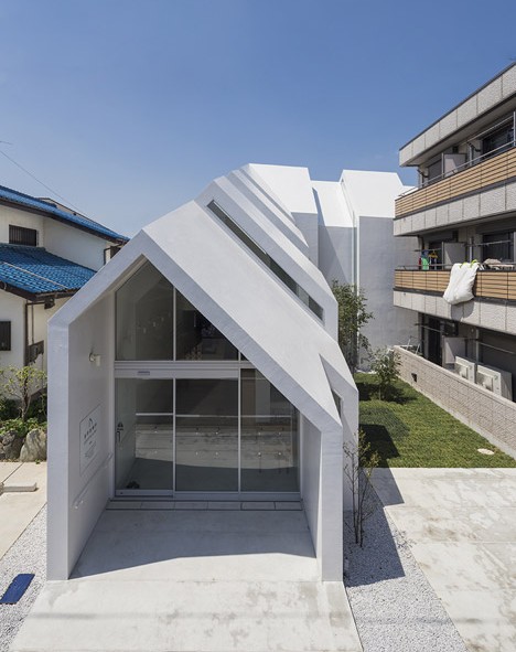 Asahicho Clinic by hkl studio