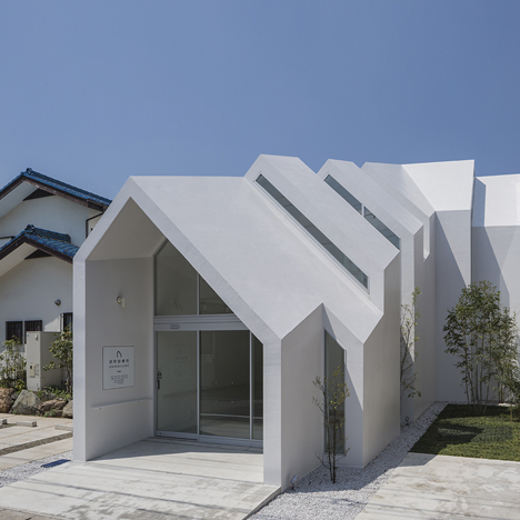 Asahicho Clinic by hkl studio