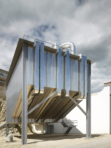 Auditório para Audiovisual by Eduardo Souto de Moura and Correia