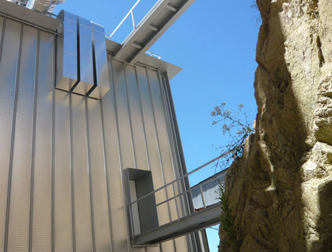 Auditório para Audiovisual by Eduardo Souto de Moura and Correia