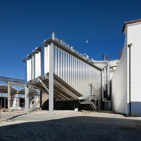 Auditório para Audiovisual by Eduardo Souto de Moura and Correia