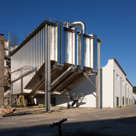Auditório para Audiovisual by Eduardo Souto de Moura and Correia