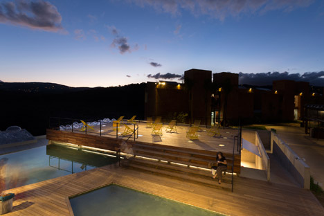 Bar-Pool-Gallery by BCMF Arquitetos + MACh