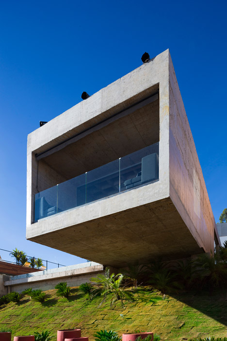 Bar-Pool-Gallery by BCMF Arquitetos + MACh