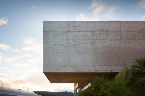Bar-Pool-Gallery by BCMF Arquitetos + MACh