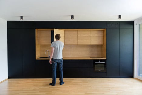 Black-Line-Apartment_Arhitektura-doo_dezeen_468_3