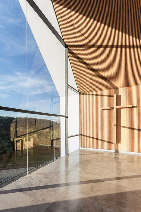 Capilla Santa Ana by Estudio Cella