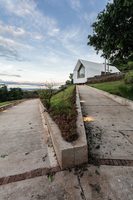 Capilla Santa Ana by Estudio Cella
