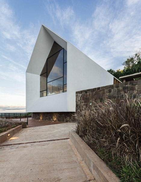Capilla Santa Ana by Estudio Cella