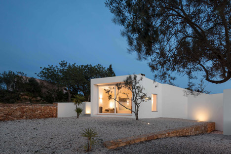 Casa Vale de Margem by Ultramarino Marlene Uldschmidt Architects