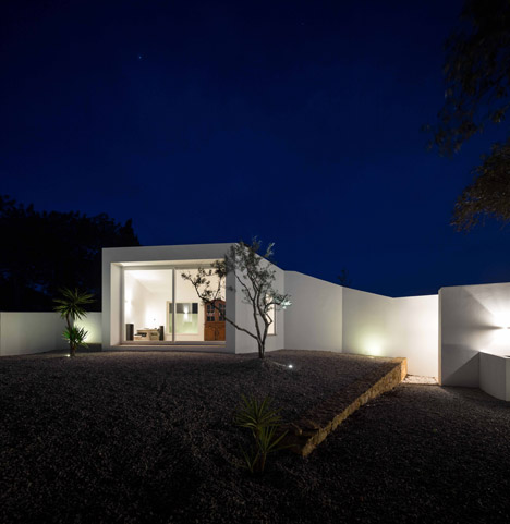 Casa Vale de Margem by Ultramarino Marlene Uldschmidt Architects