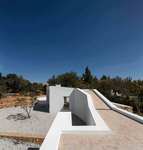 Casa Vale de Margem by Ultramarino Marlene Uldschmidt Architects
