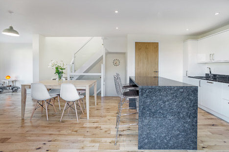Cedar-Lodges-by-Adam-Knibb-Architects_dezeen_468_6