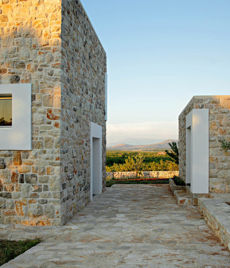 Country House by DVA Arhitekta