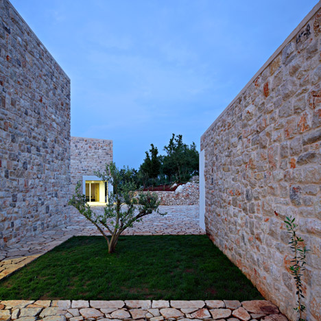 Country House by DVA Arhitekta