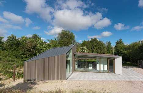 Dockboot-Holiday-Home_De-Zwarte-Hond_dezeen_468_3