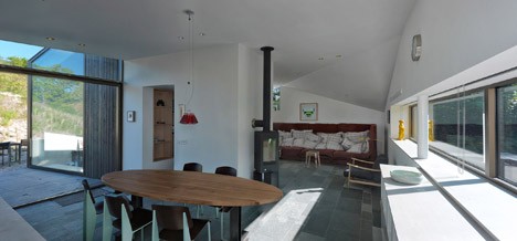 Dockboot-Holiday-Home_De-Zwarte-Hond_dezeen_468_4