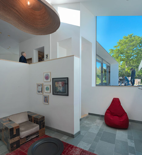 Dockboot-Holiday-Home_De-Zwarte-Hond_dezeen_468_7