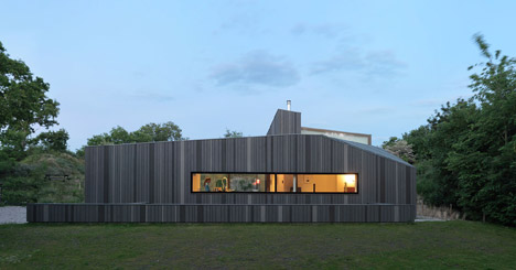 Dockboot-Holiday-Home_De-Zwarte-Hond_dezeen_468_8