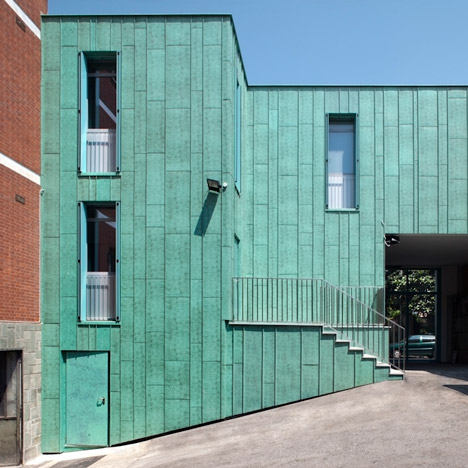 Maurizio Bradaschia adds green-painted extension to an Italian police station