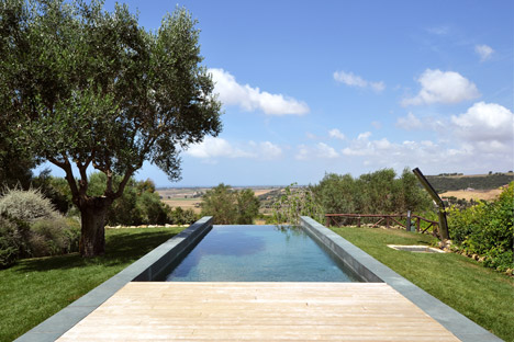 Fontanile Pool by Matteo Bianchi and Francesco Napolitano