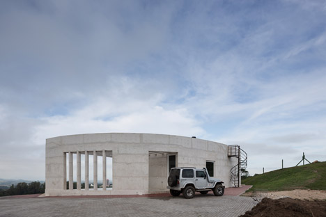 HLM House by Bá