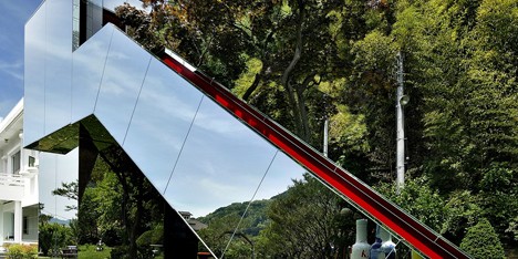 Gallery for ceramic artist Jung Gil-Young is camouflaged behind mirrored walls