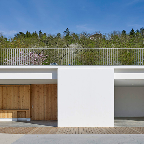 Leisure and services center by Link Architectes