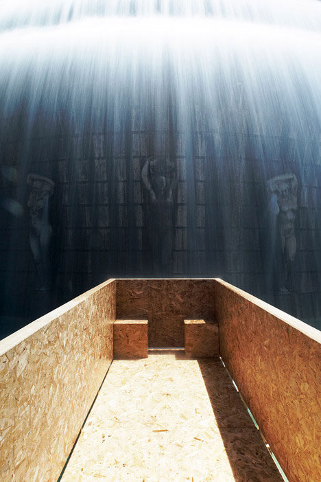 Lisbon Falls installation by Marcelo Dantas at Lisbon's Fonte Luminosa