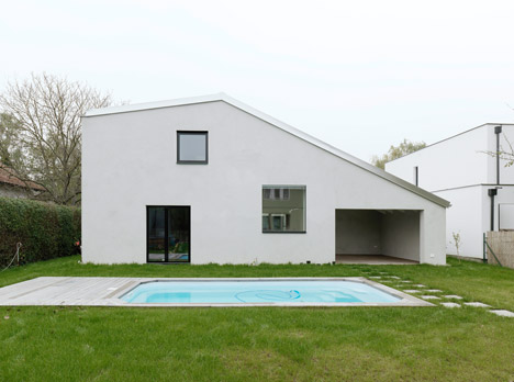 Low Budget brick house by Triendl und Fessler Architekten