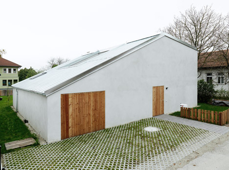 Low Budget brick house by Triendl und Fessler Architekten