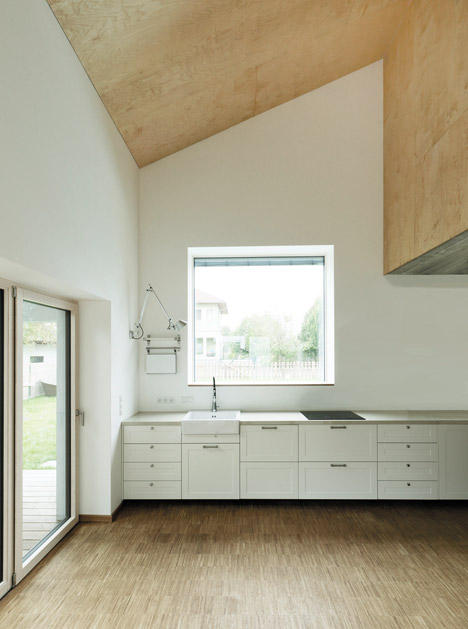 Low Budget brick house by Triendl und Fessler Architekten