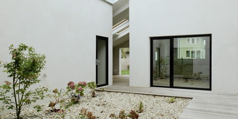 Low Budget brick house by Triendl und Fessler Architekten