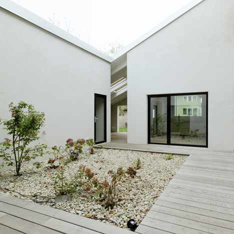 Low Budget brick house by Triendl und Fessler Architekten