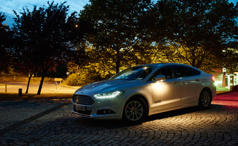 New Ford headlights threat detection can see roundabouts