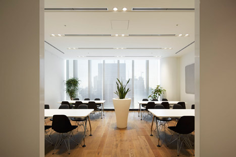 Osaka office by Nikken Space Design