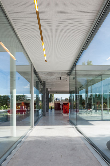 Poolhouse by Lieven Dejaeghere