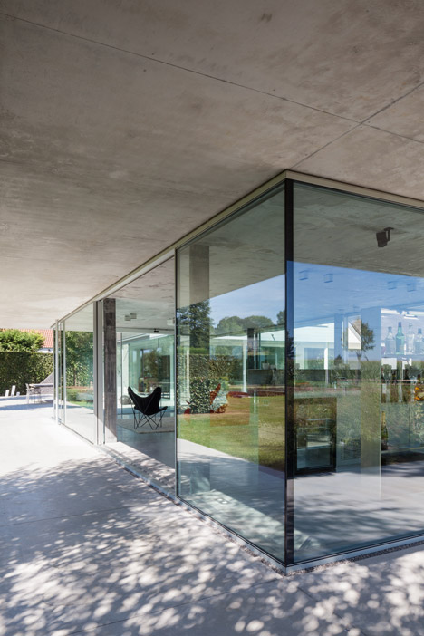 Poolhouse by Lieven Dejaeghere