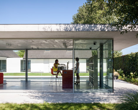 Poolhouse by Lieven Dejaeghere