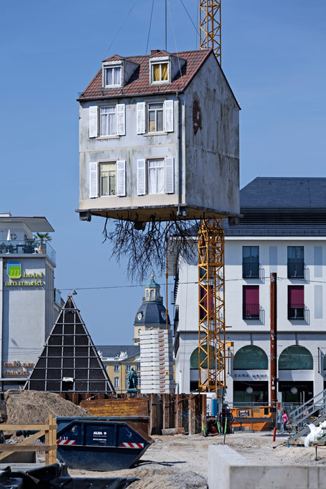 Pulled by the Roots by Leandro Erlich