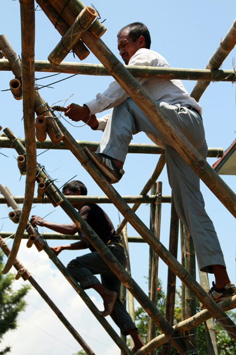 Temporary shelter for Nepal earthquake victims by Charles Lai and Takehiko Suzuki