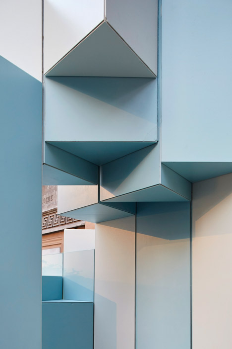 Unexpected Hill by SO? Architecture and Ideas at the Royal Academy of Arts