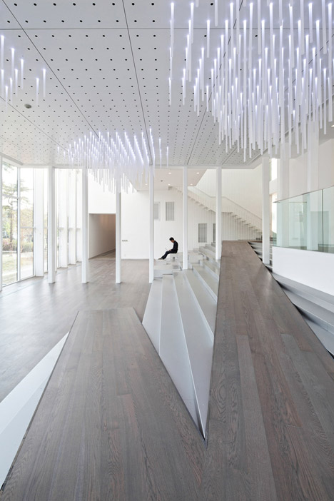 White Block Gallery by SsD