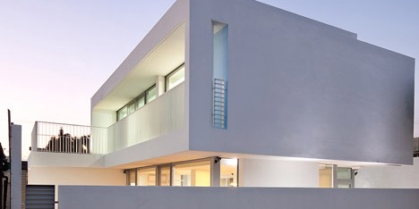 172M2 Compact House by JMY