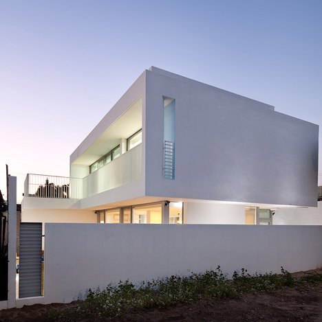 172M2 Compact House by JMY