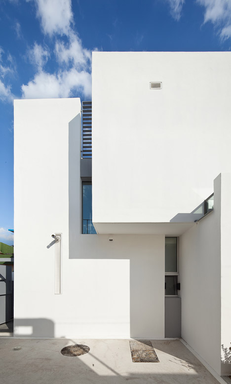 bb-172M2-compact-House-Seondong-dong-House-by-JMY_dezeen_468_5