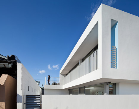 bb-172M2-compact-House-Seondong-dong-House-by-JMY_dezeen_468_6