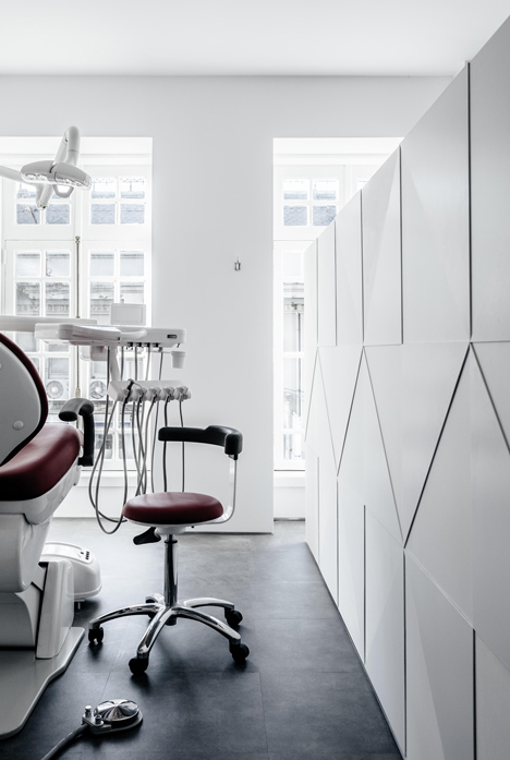 Dental clinic in Porto by Ren Pepe Arq.