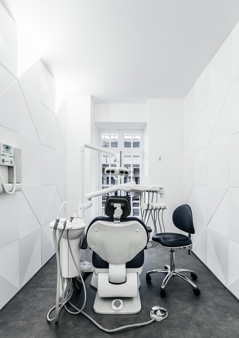 Dental clinic in Porto by Ren Pepe Arq.