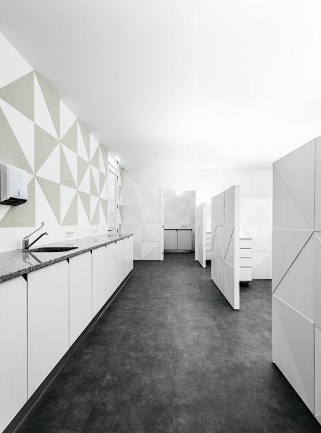 Dental clinic in Porto by Ren Pepe Arq.